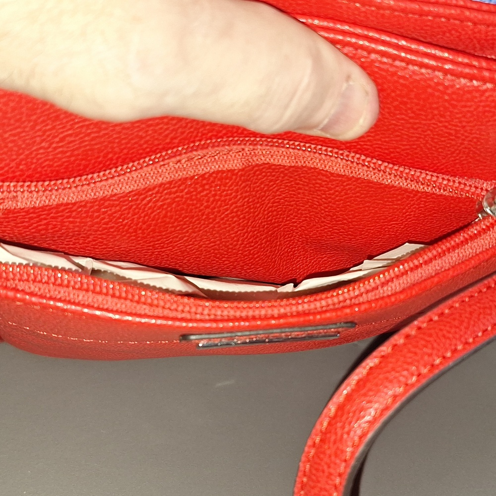 😺CALVIN KLEIN R-q Crossbody Bag in Red - Picture 12 of 12